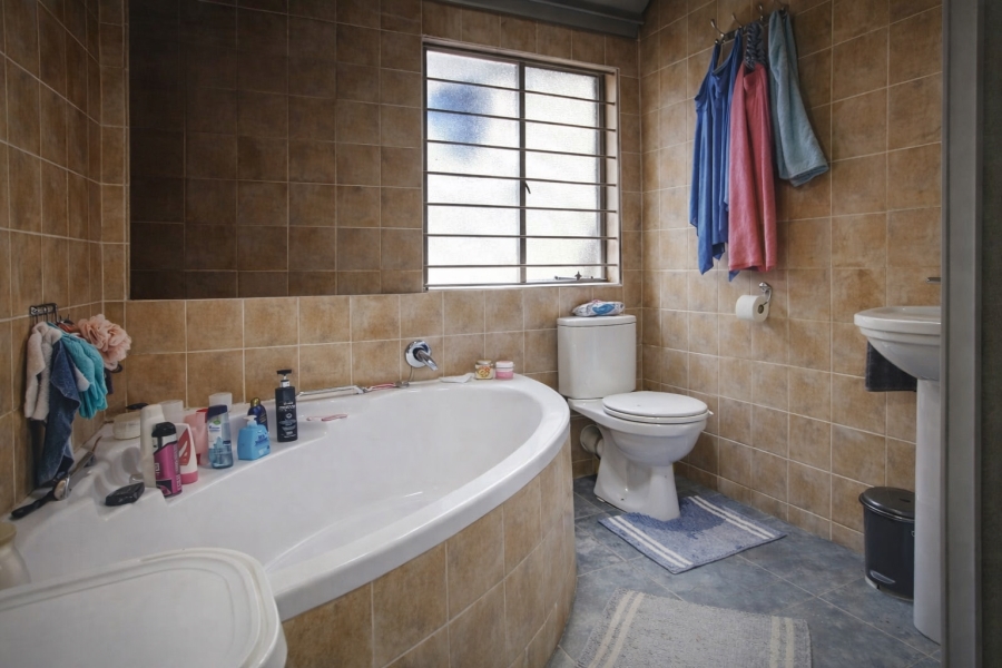 1 Bedroom Property for Sale in Van Riebeeck Park Gauteng