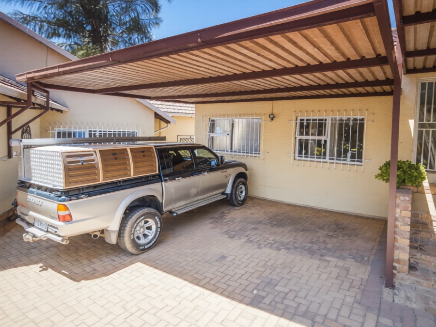 1 Bedroom Property for Sale in Van Riebeeck Park Gauteng