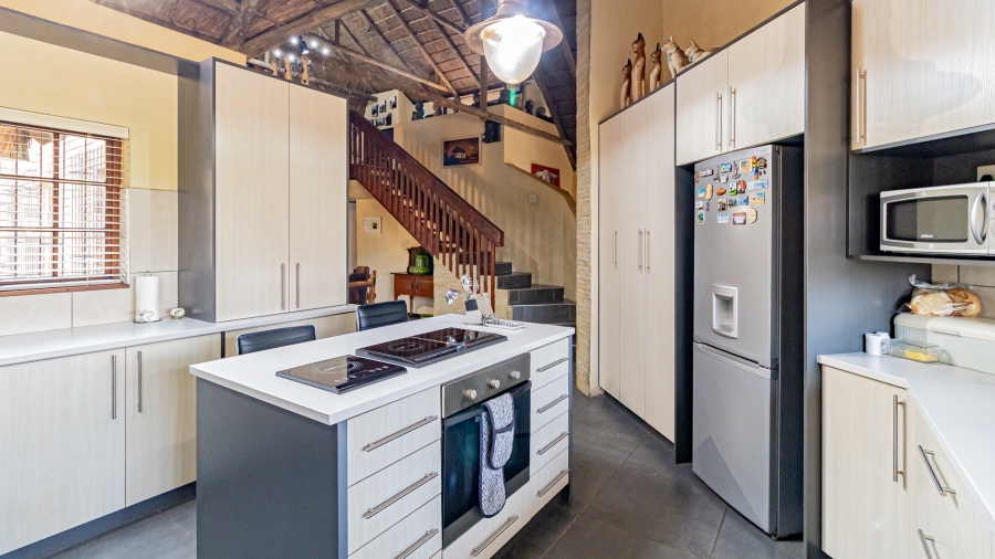 5 Bedroom Property for Sale in Moreleta Park Gauteng