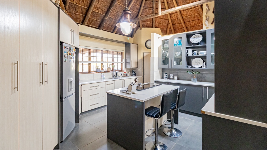 5 Bedroom Property for Sale in Moreleta Park Gauteng