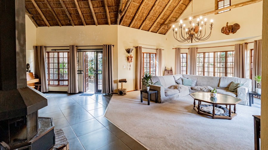 5 Bedroom Property for Sale in Moreleta Park Gauteng