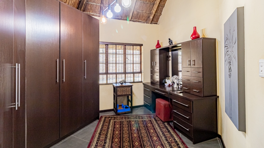 5 Bedroom Property for Sale in Moreleta Park Gauteng
