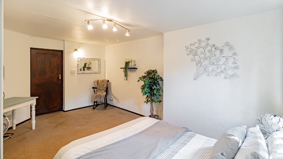 5 Bedroom Property for Sale in Moreleta Park Gauteng