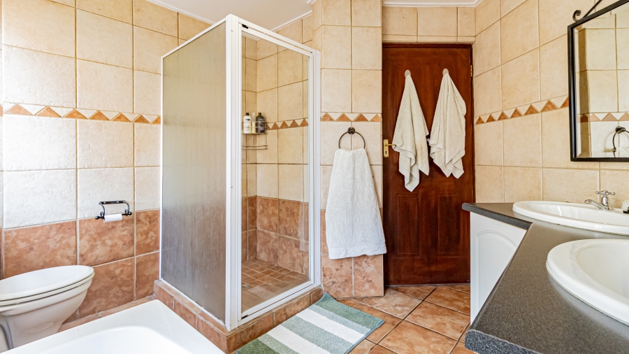 5 Bedroom Property for Sale in Moreleta Park Gauteng