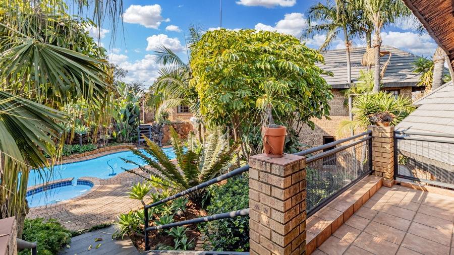 5 Bedroom Property for Sale in Moreleta Park Gauteng