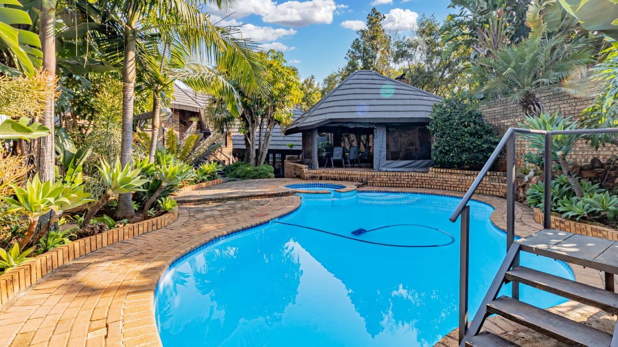 5 Bedroom Property for Sale in Moreleta Park Gauteng