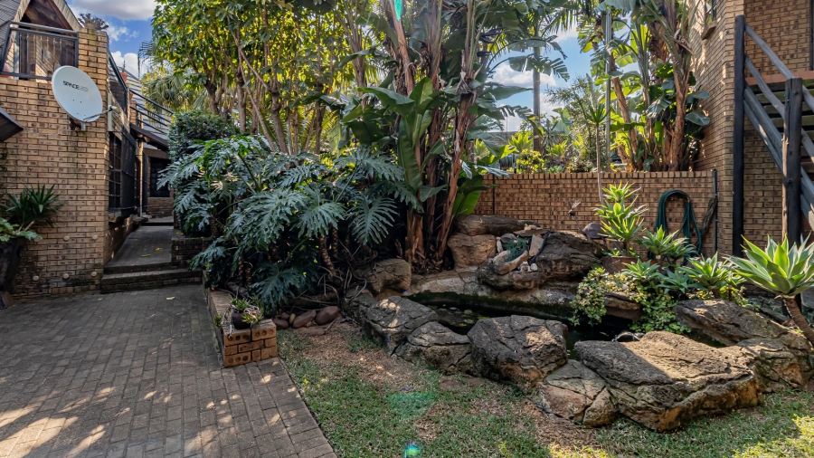 5 Bedroom Property for Sale in Moreleta Park Gauteng