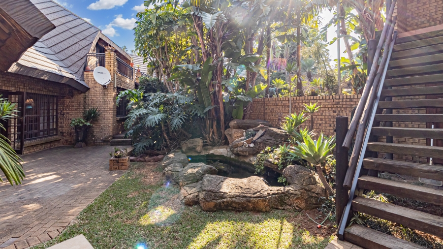 5 Bedroom Property for Sale in Moreleta Park Gauteng