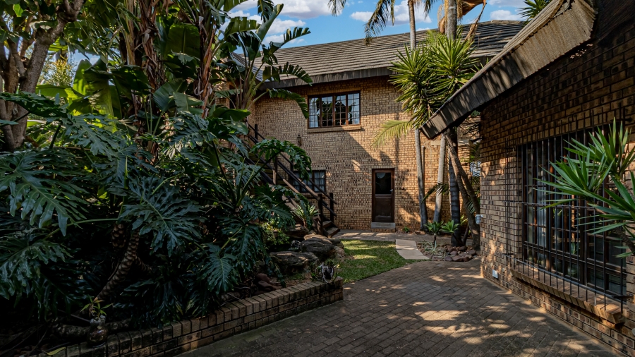 5 Bedroom Property for Sale in Moreleta Park Gauteng