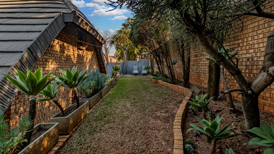 5 Bedroom Property for Sale in Moreleta Park Gauteng