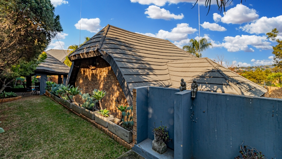 5 Bedroom Property for Sale in Moreleta Park Gauteng