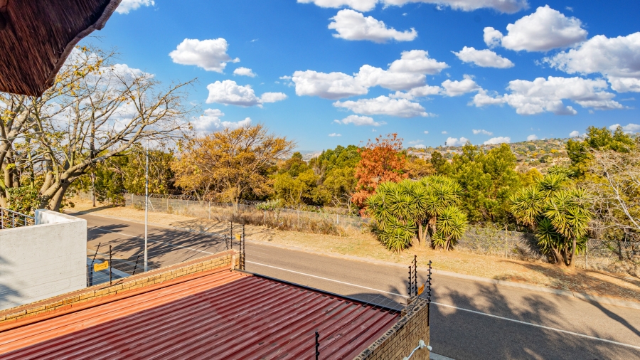5 Bedroom Property for Sale in Moreleta Park Gauteng