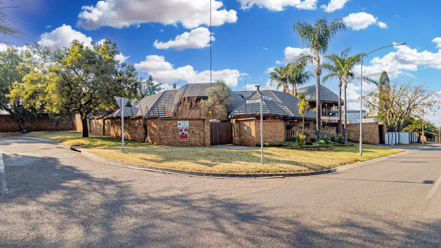 5 Bedroom Property for Sale in Moreleta Park Gauteng