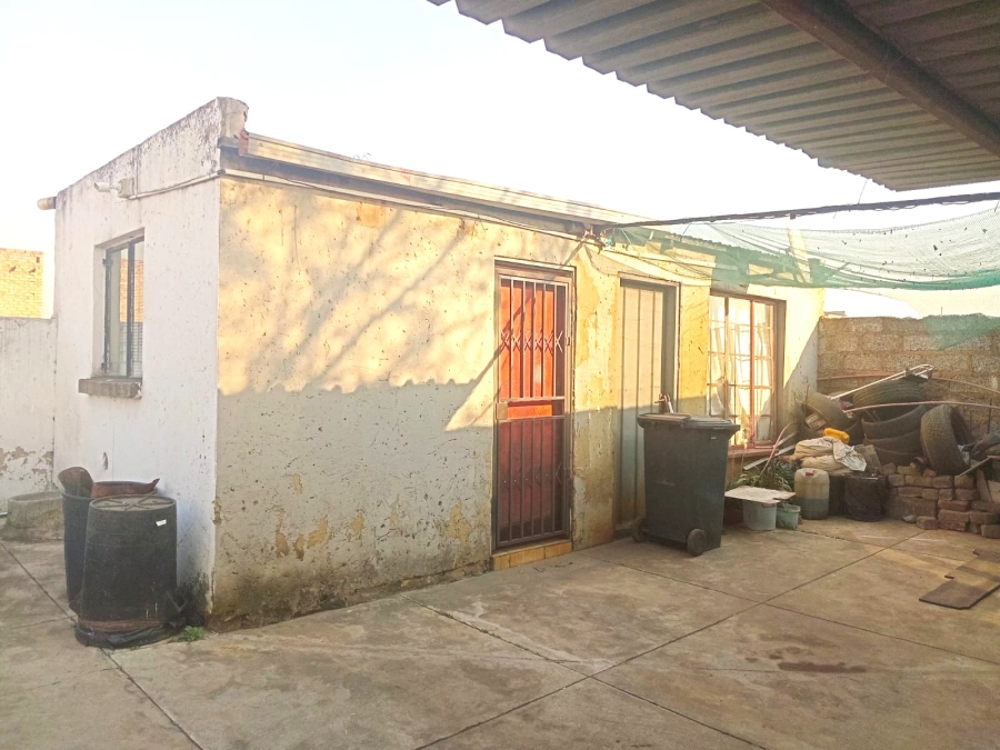 9 Bedroom Property for Sale in Roodekop Gauteng