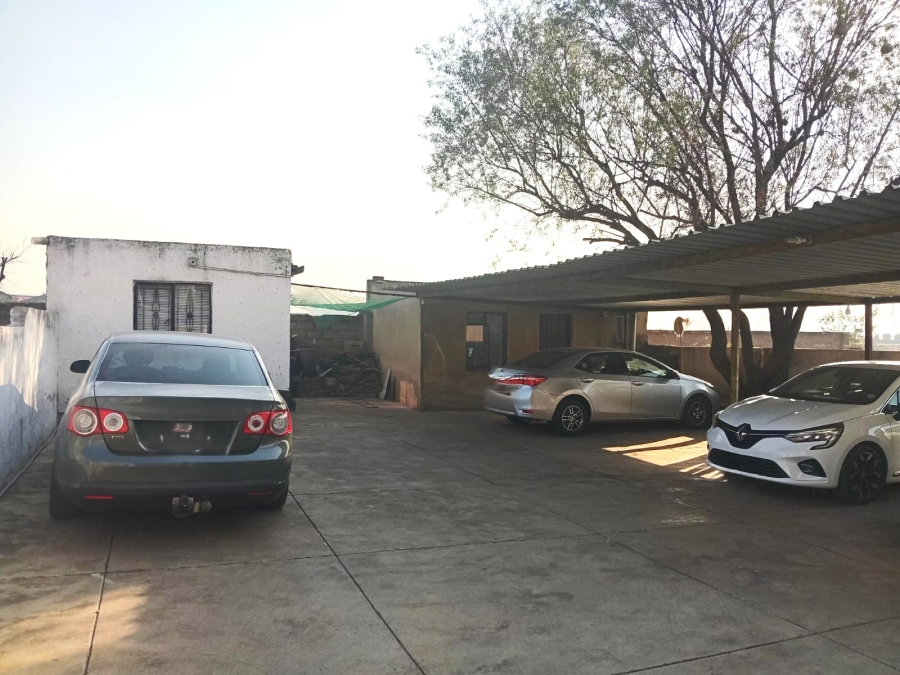 9 Bedroom Property for Sale in Roodekop Gauteng