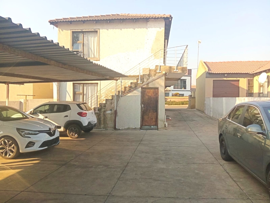 9 Bedroom Property for Sale in Roodekop Gauteng