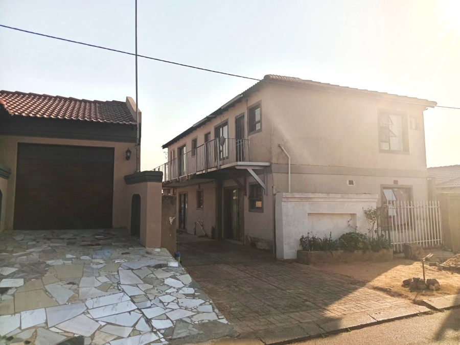 9 Bedroom Property for Sale in Roodekop Gauteng