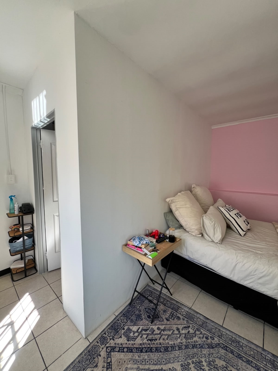 To Let 1 Bedroom Property for Rent in Kew Gauteng