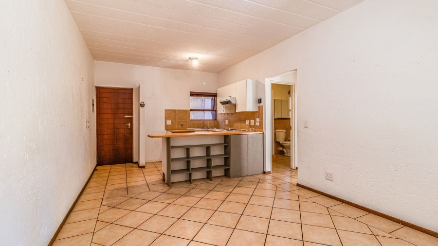 To Let 1 Bedroom Property for Rent in Douglasdale Gauteng