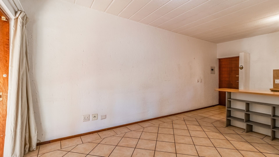 To Let 1 Bedroom Property for Rent in Douglasdale Gauteng