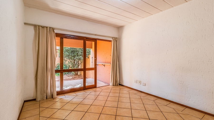 To Let 1 Bedroom Property for Rent in Douglasdale Gauteng