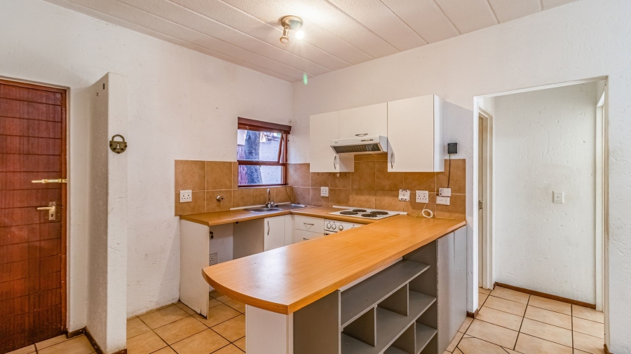 To Let 1 Bedroom Property for Rent in Douglasdale Gauteng
