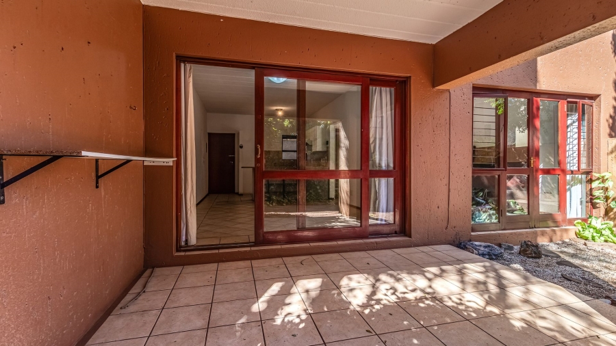 To Let 1 Bedroom Property for Rent in Douglasdale Gauteng