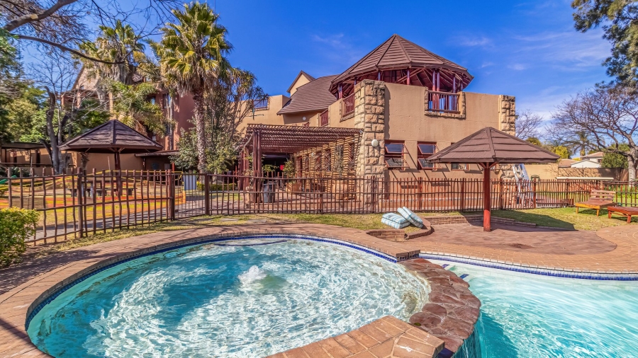 To Let 1 Bedroom Property for Rent in Douglasdale Gauteng