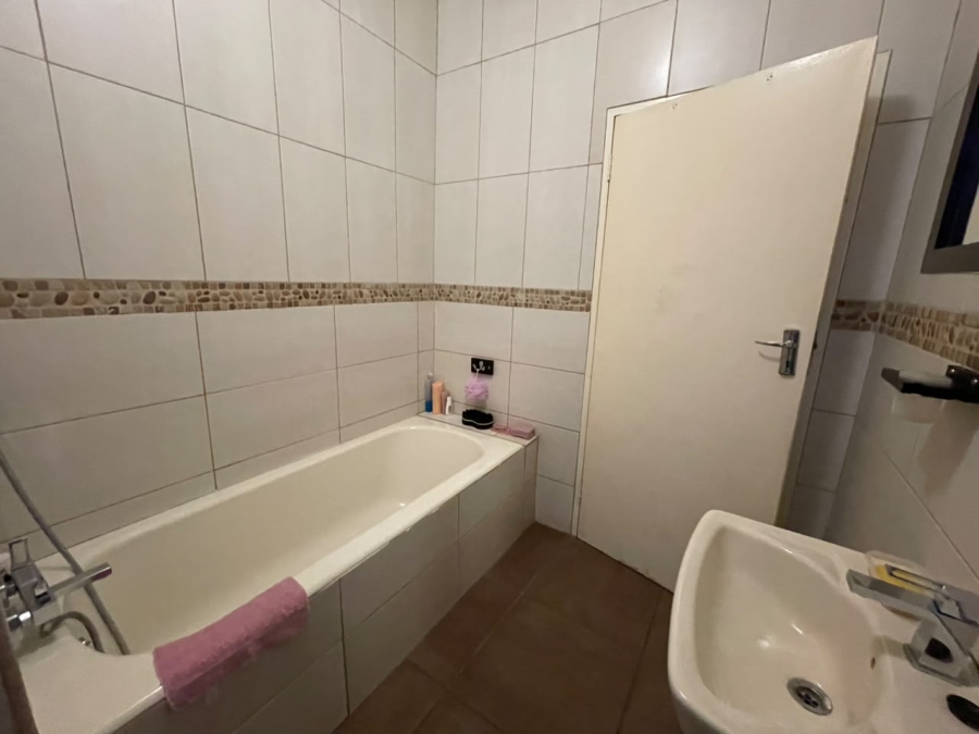 To Let 3 Bedroom Property for Rent in Hazelpark Gauteng