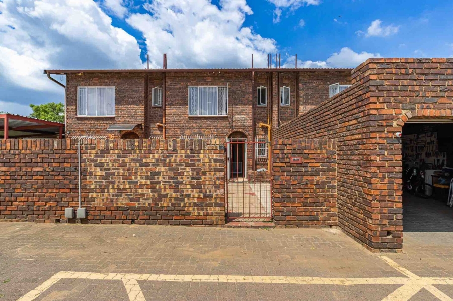 2 Bedroom Property for Sale in Beyers Park Gauteng