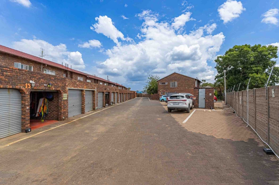 2 Bedroom Property for Sale in Beyers Park Gauteng