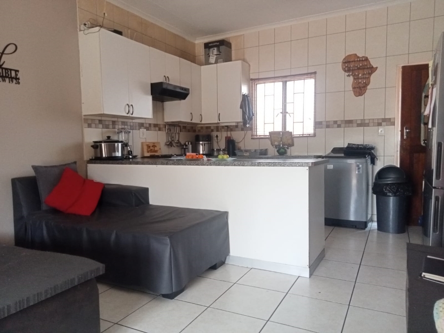 To Let 2 Bedroom Property for Rent in Lambton Gauteng