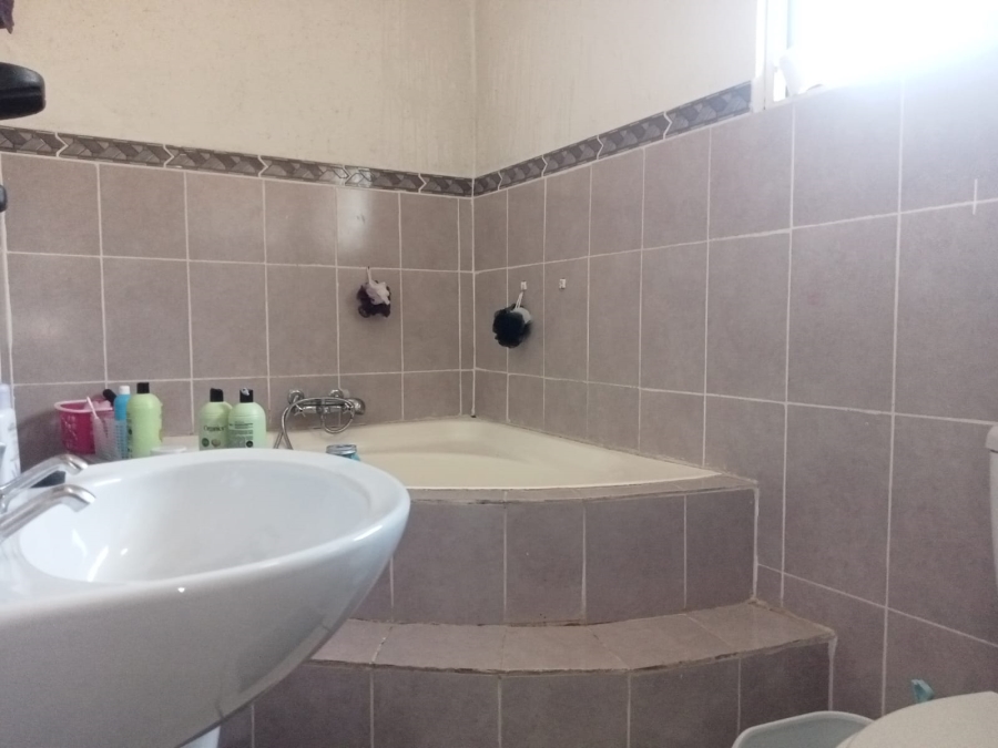 To Let 2 Bedroom Property for Rent in Lambton Gauteng