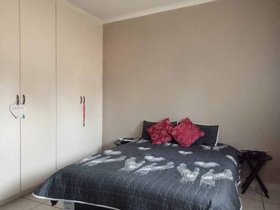 To Let 2 Bedroom Property for Rent in Lambton Gauteng