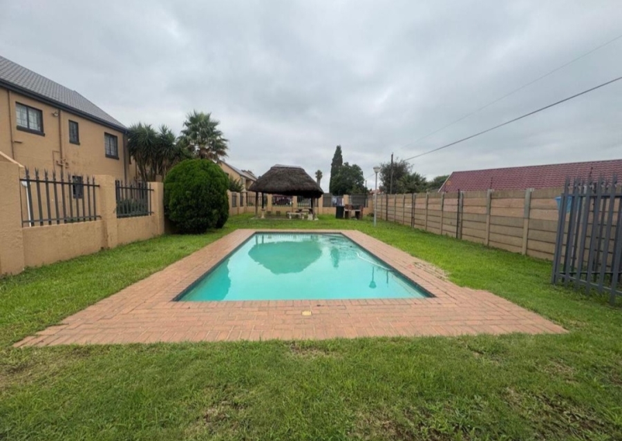 To Let 2 Bedroom Property for Rent in Union Gauteng