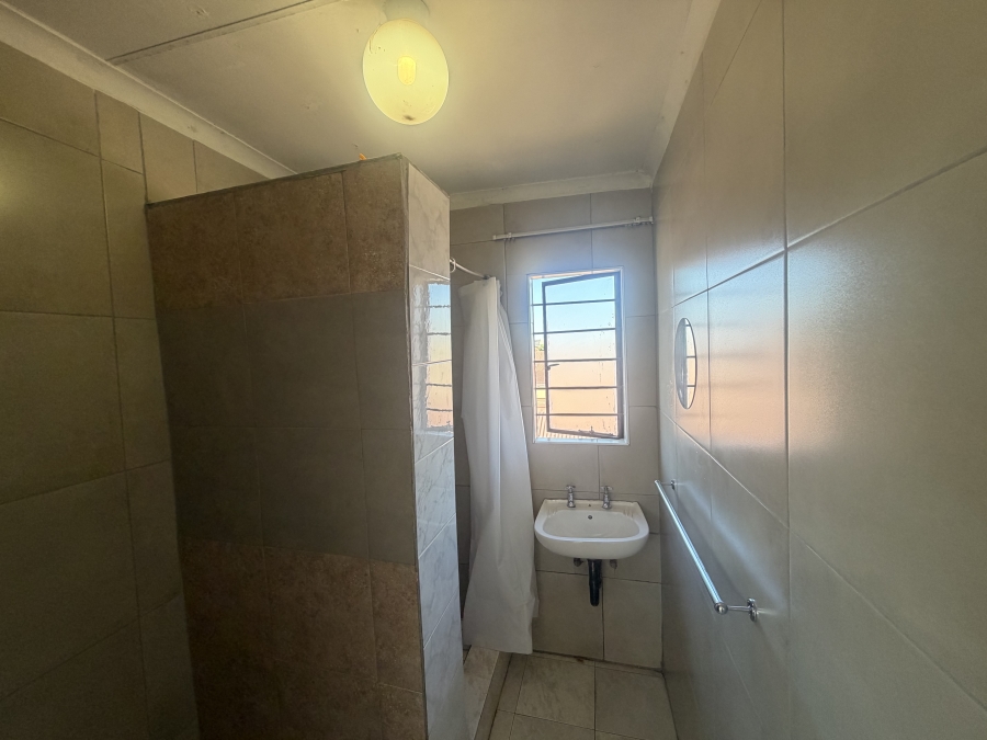 To Let 2 Bedroom Property for Rent in Laudium Gauteng
