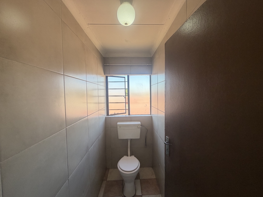 To Let 2 Bedroom Property for Rent in Laudium Gauteng