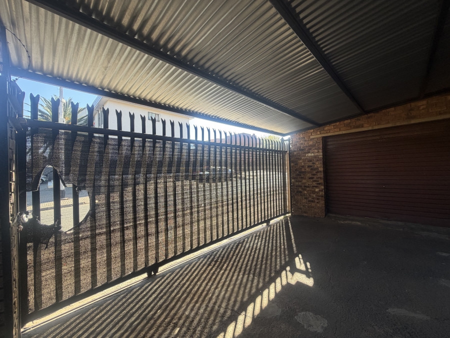 To Let 2 Bedroom Property for Rent in Laudium Gauteng