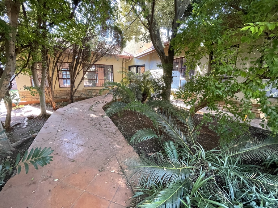 10 Bedroom Property for Sale in Montana Gauteng