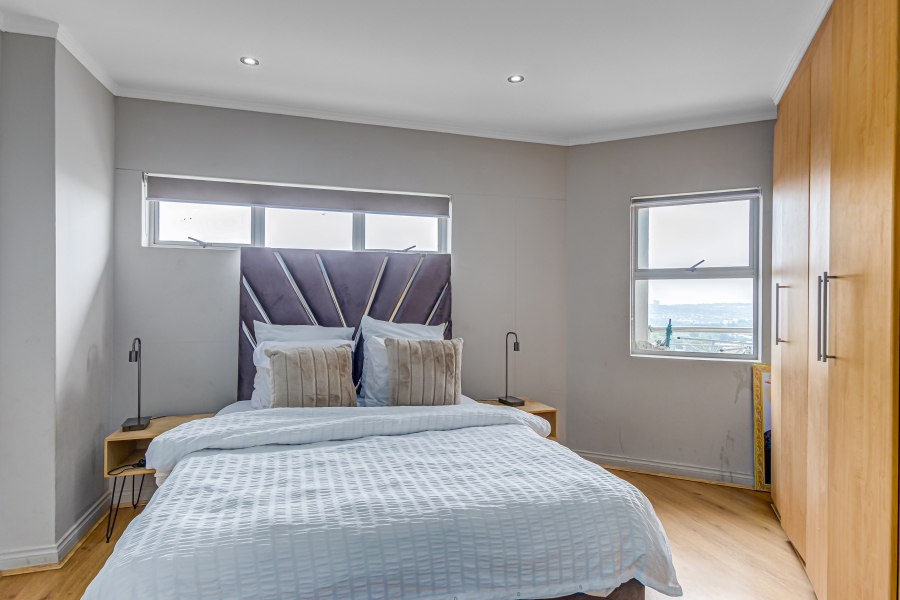 To Let 2 Bedroom Property for Rent in Sandhurst Gauteng