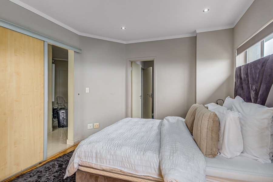 To Let 2 Bedroom Property for Rent in Sandhurst Gauteng