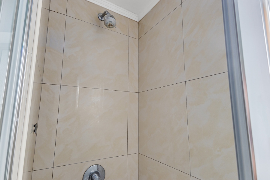 To Let 2 Bedroom Property for Rent in Sandhurst Gauteng