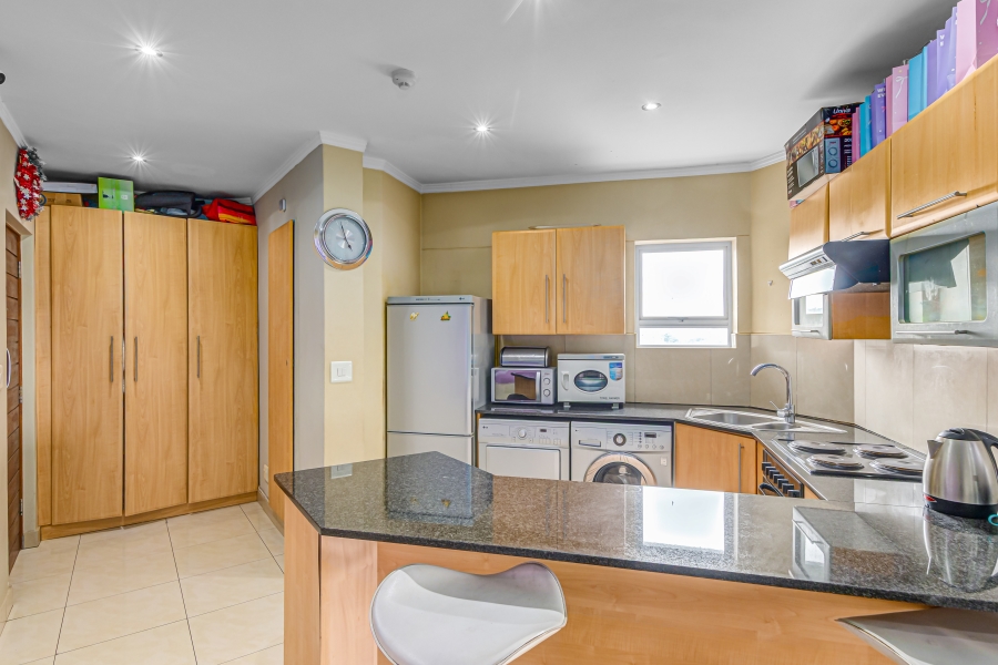 To Let 2 Bedroom Property for Rent in Sandhurst Gauteng