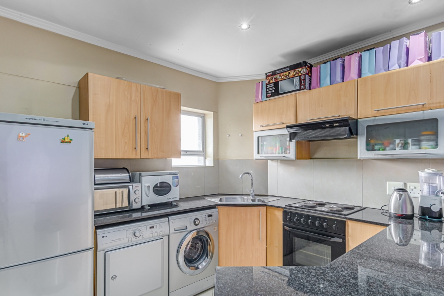 To Let 2 Bedroom Property for Rent in Sandhurst Gauteng