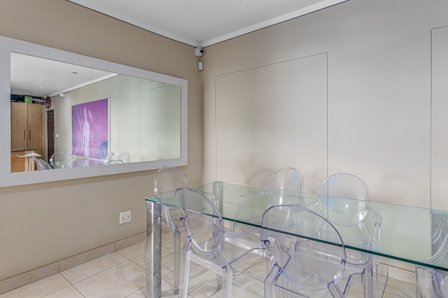 To Let 2 Bedroom Property for Rent in Sandhurst Gauteng