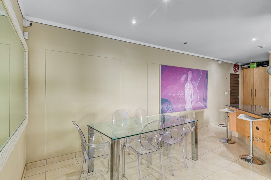 To Let 2 Bedroom Property for Rent in Sandhurst Gauteng