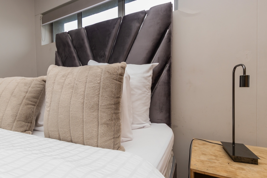 To Let 2 Bedroom Property for Rent in Sandhurst Gauteng