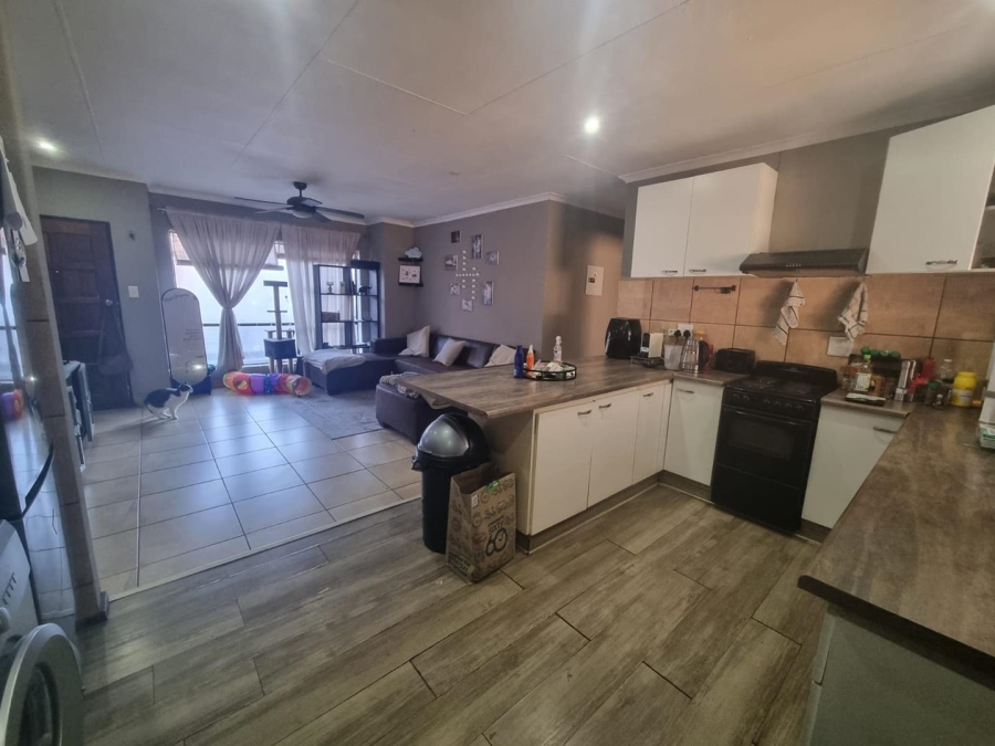 To Let 3 Bedroom Property for Rent in Glen Marais Gauteng
