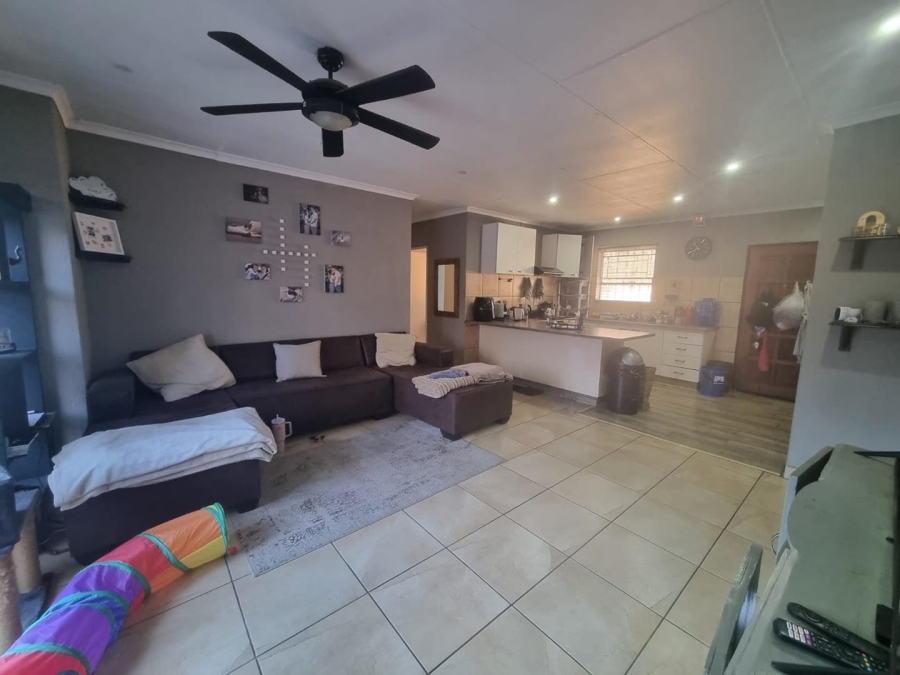 To Let 3 Bedroom Property for Rent in Glen Marais Gauteng
