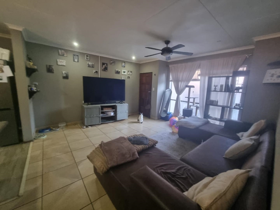 To Let 3 Bedroom Property for Rent in Glen Marais Gauteng